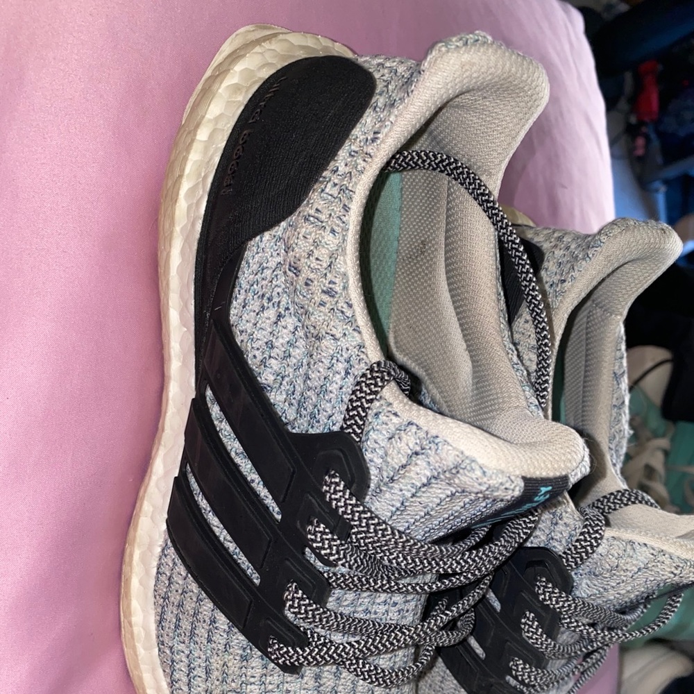 Adidas UltraBoost - Picture 2 of 4